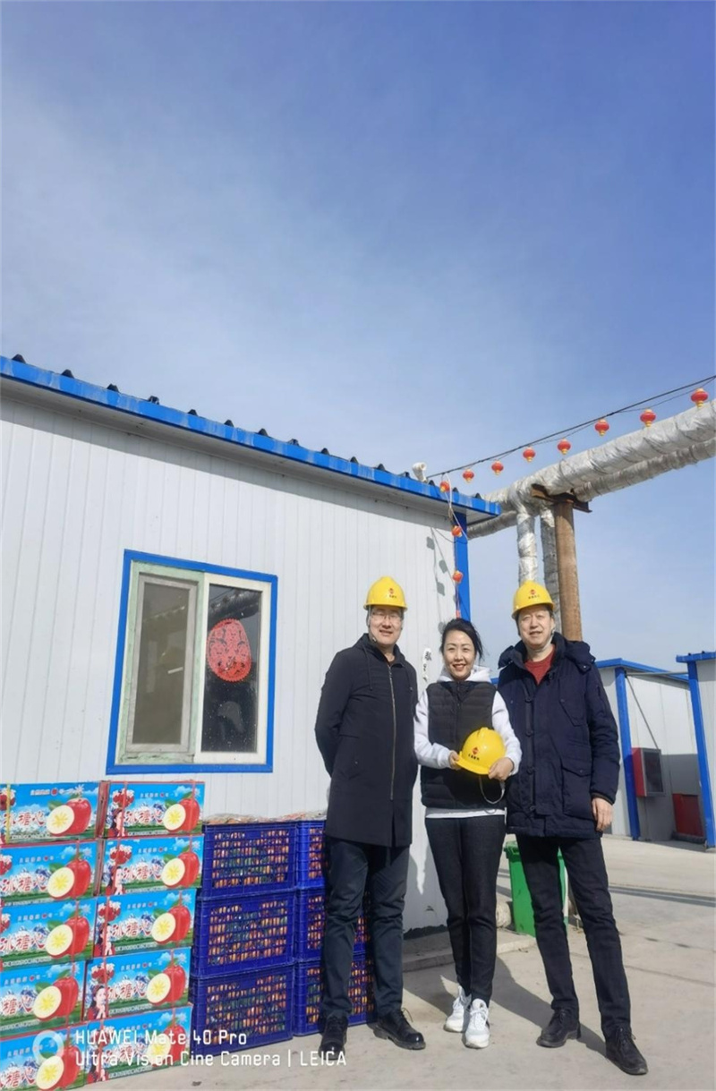 春節(jié)慰問進(jìn)工地 天寒地凍心里暖